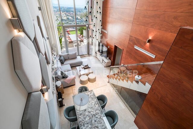 Moderne Doppelhaushälfte mit freiem Blick in Benahavís