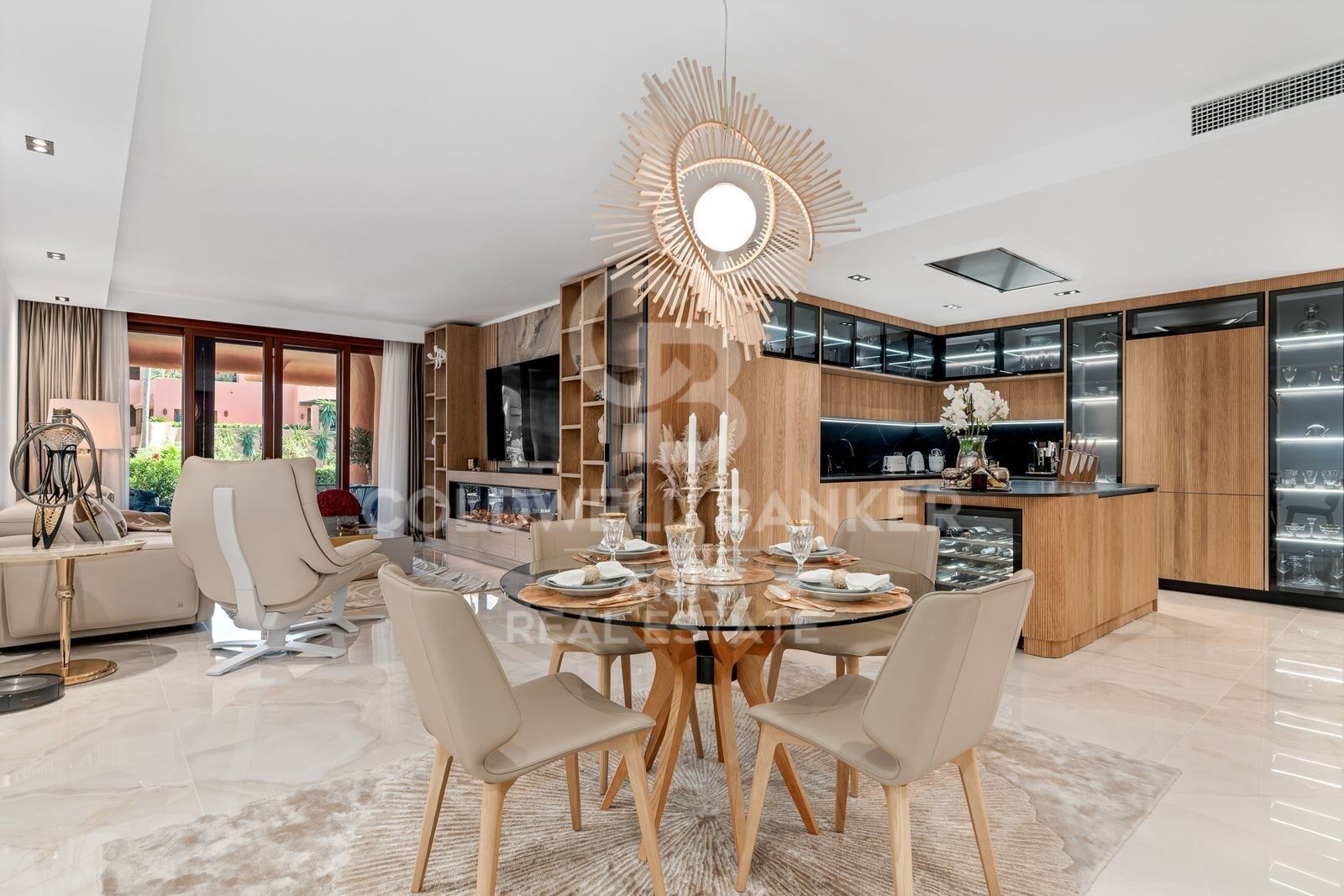 Elegant beachside luxury apartment in Torre Bermeja, Estepona