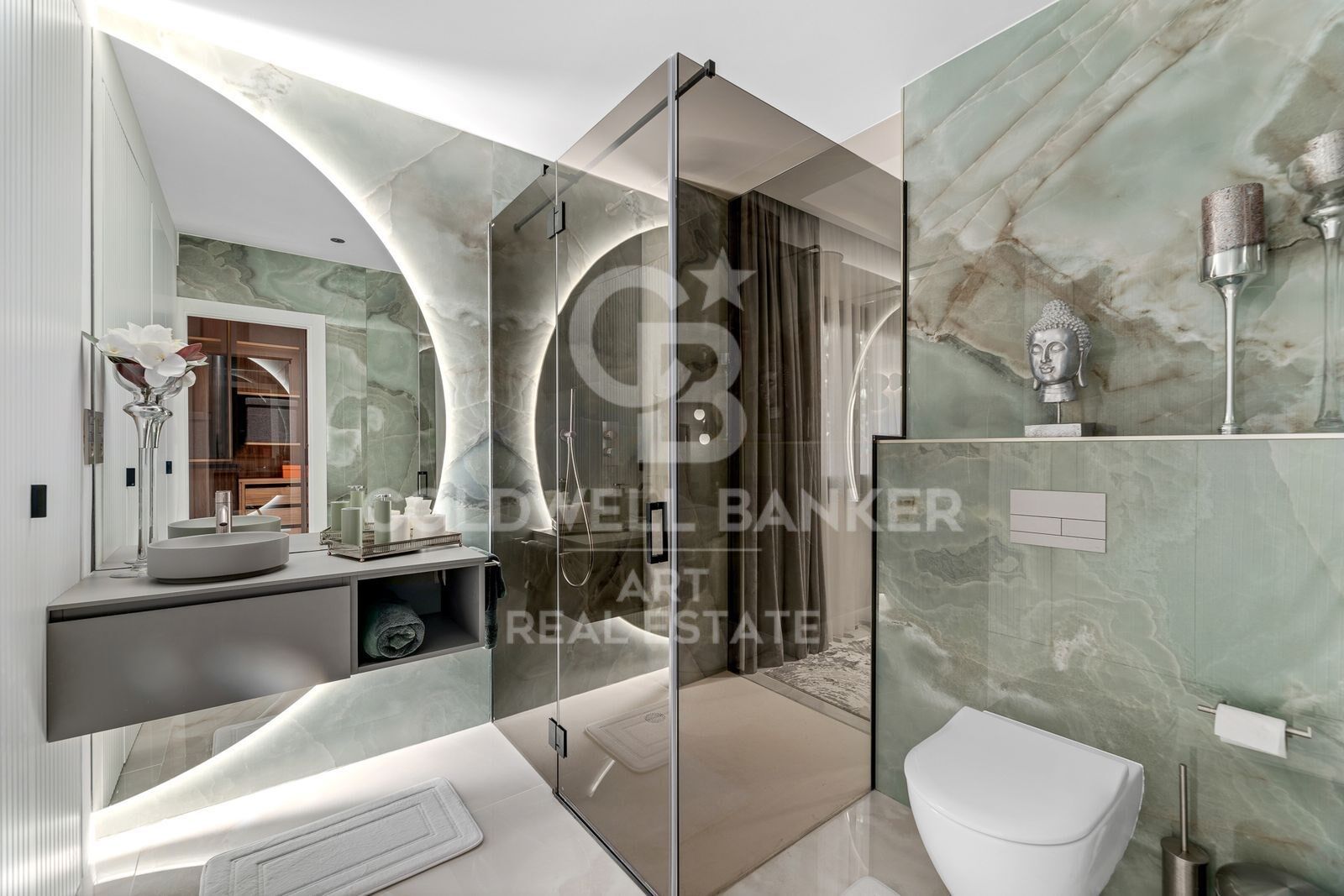 Elegant beachside luxury apartment in Torre Bermeja, Estepona