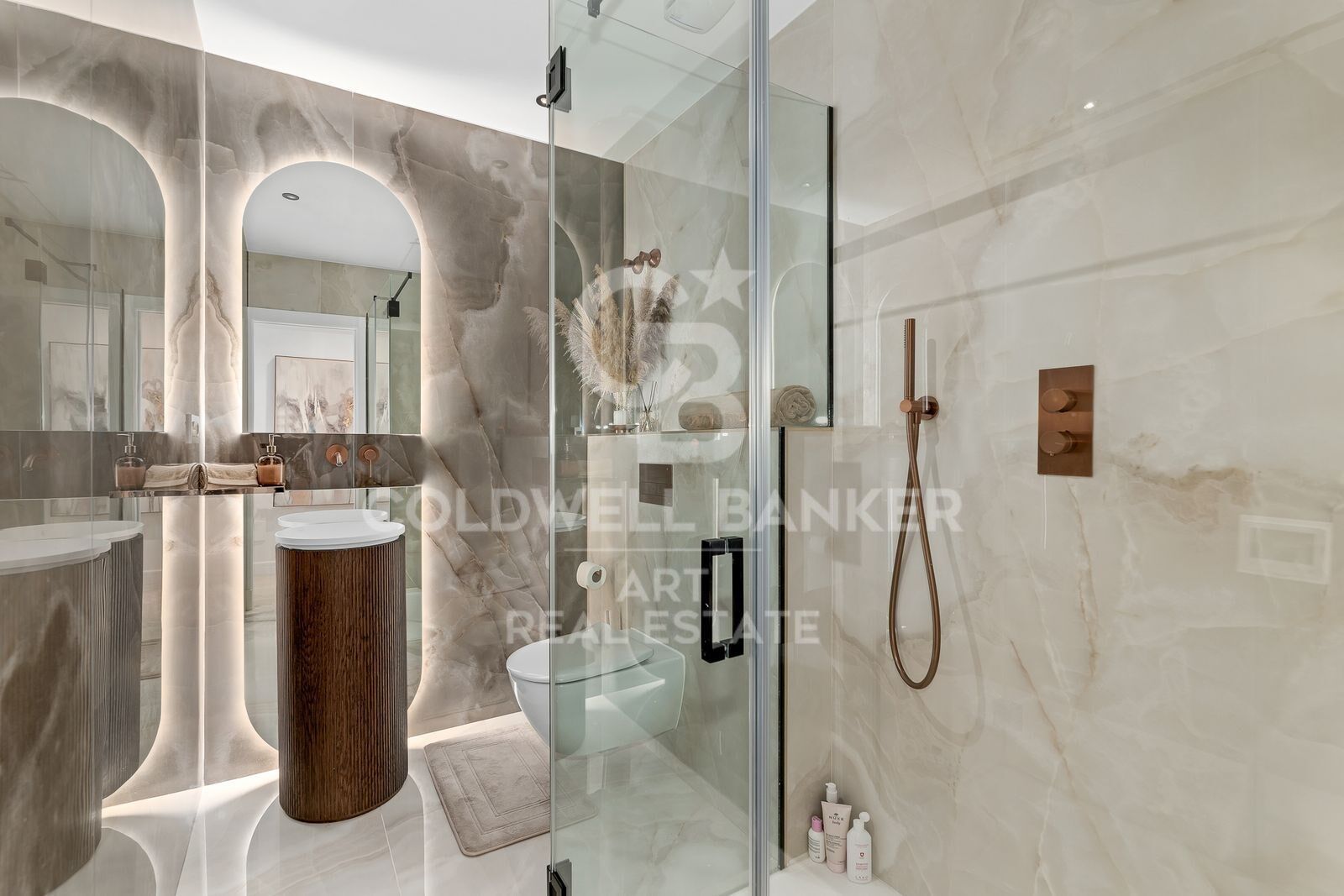 Elegant beachside luxury apartment in Torre Bermeja, Estepona