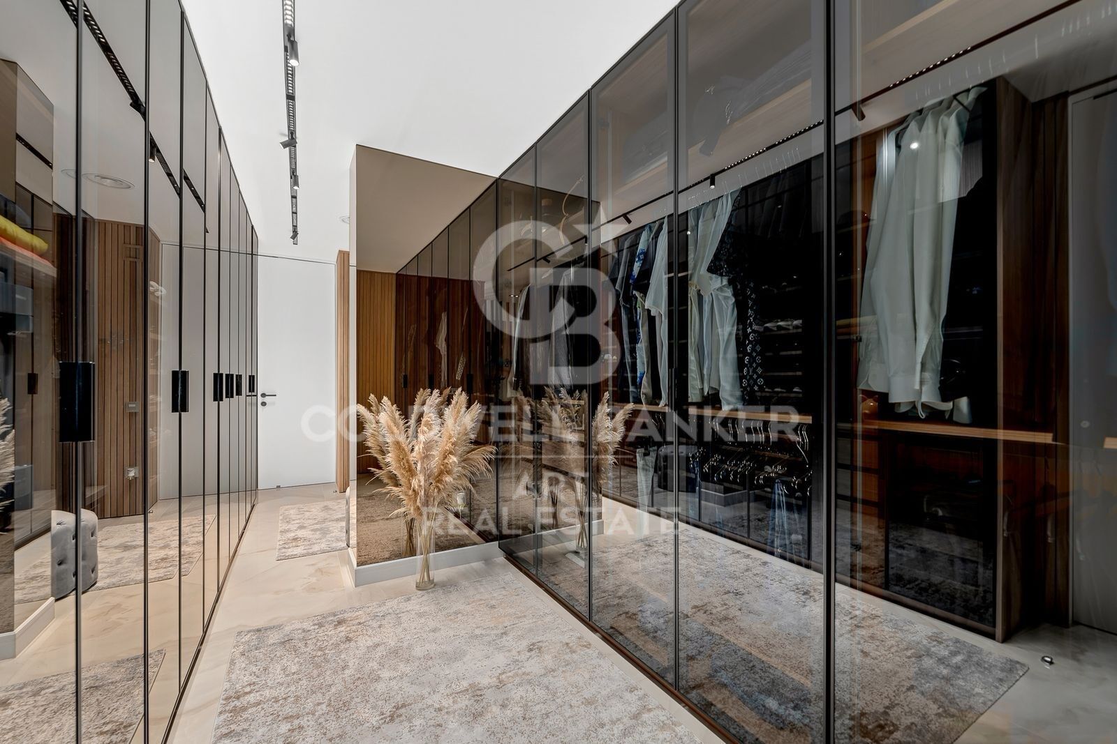 Elegant beachside luxury apartment in Torre Bermeja, Estepona