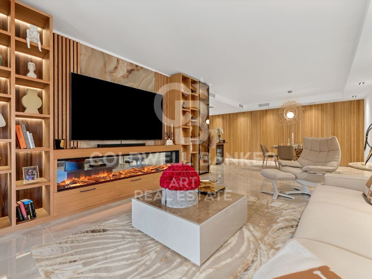 Elegant beachside luxury apartment in Torre Bermeja, Estepona