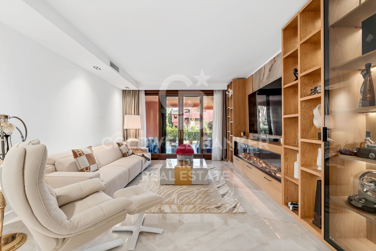 Elegant beachside luxury apartment in Torre Bermeja, Estepona