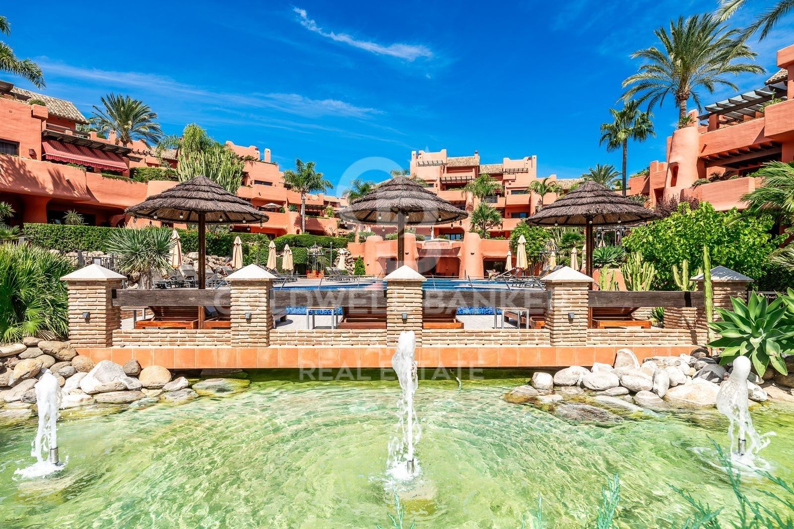 Elegant beachside luxury apartment in Torre Bermeja, Estepona