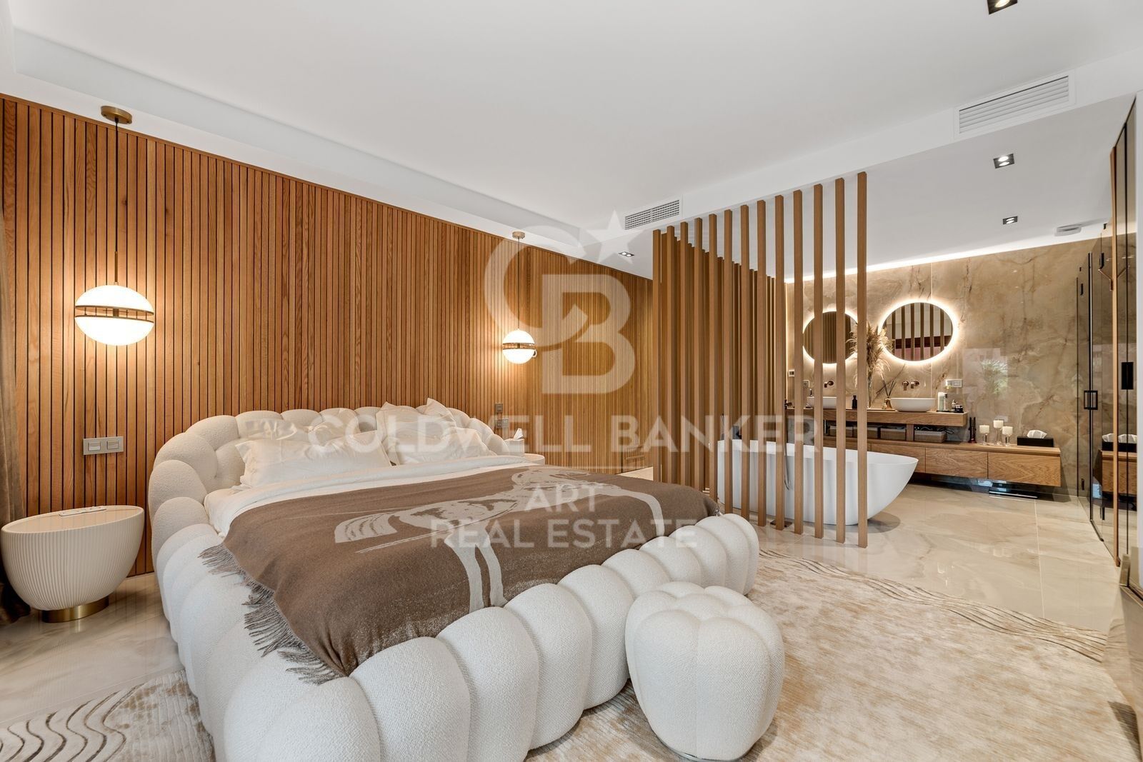 Elegant beachside luxury apartment in Torre Bermeja, Estepona