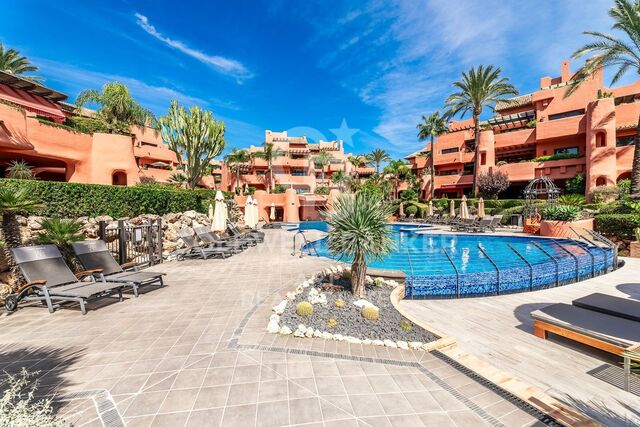Elegant beachside luxury apartment in Torre Bermeja, Estepona