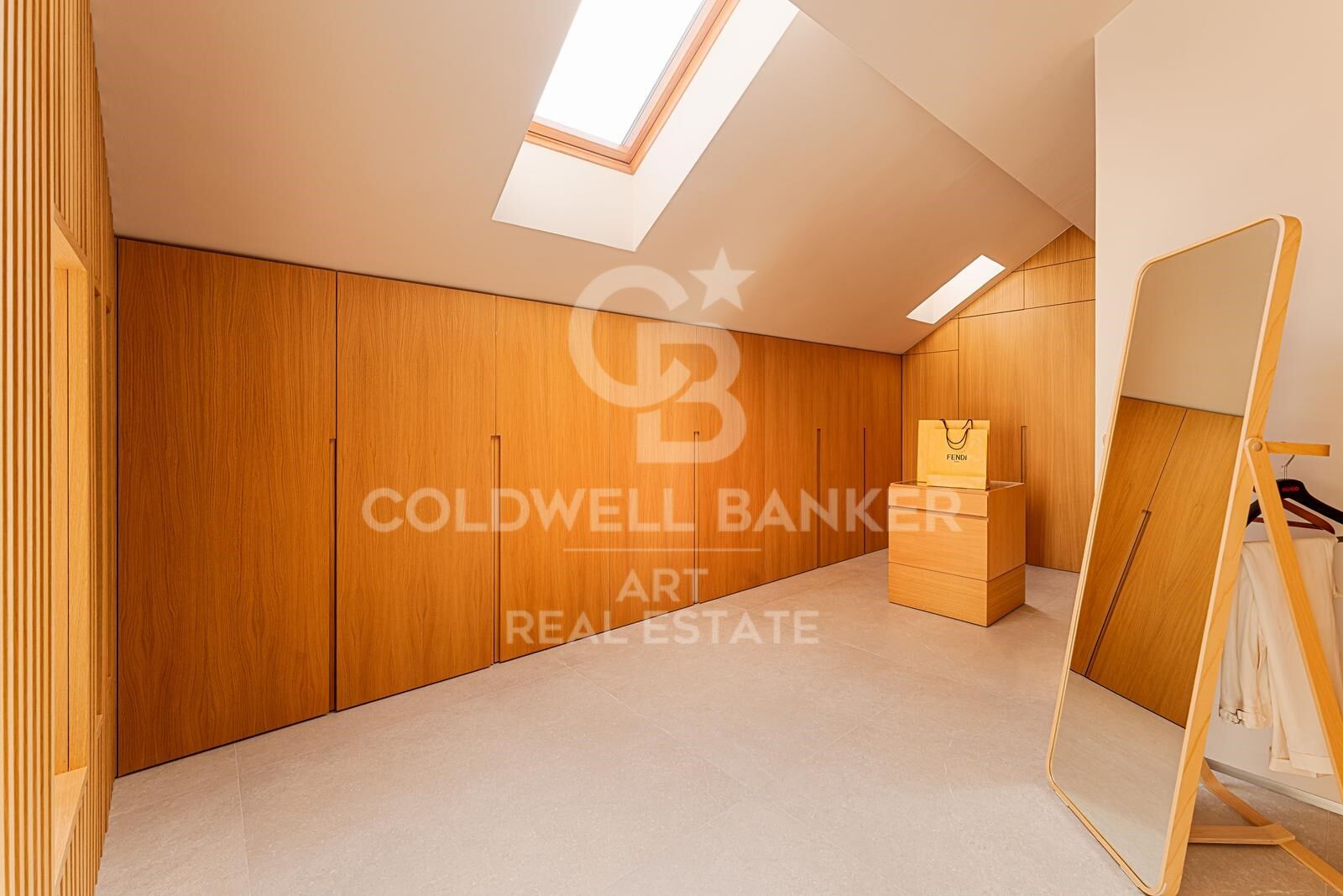 Elegante ático dúplex de 3 dormitorios en Las Lomas del Rey, Marbella