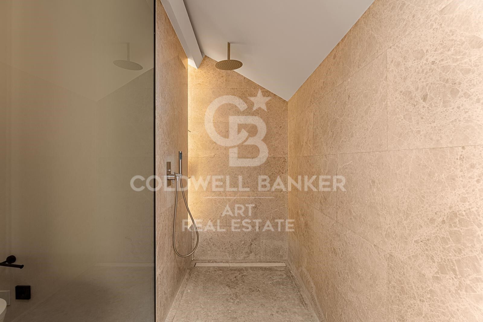 Elegante ático dúplex de 3 dormitorios en Las Lomas del Rey, Marbella