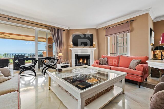 Elegant ground-floor apartment with sea views in Monte Halcones, La Quinta