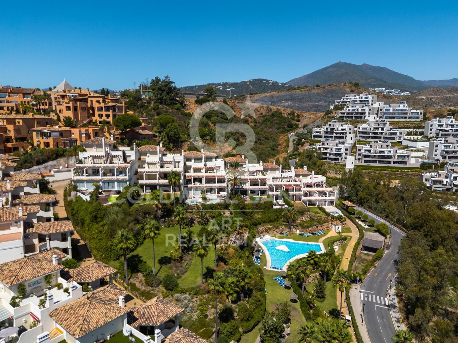 Elegantes Appartement mit Panoramablick in Nueva Andalucía, Marbella