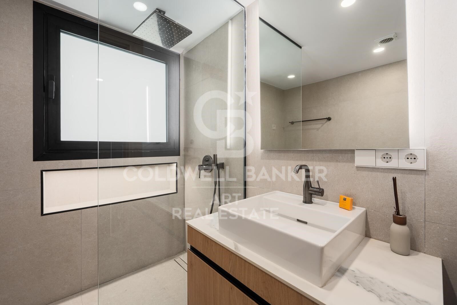 Elegantes Appartement mit Panoramablick in Nueva Andalucía, Marbella