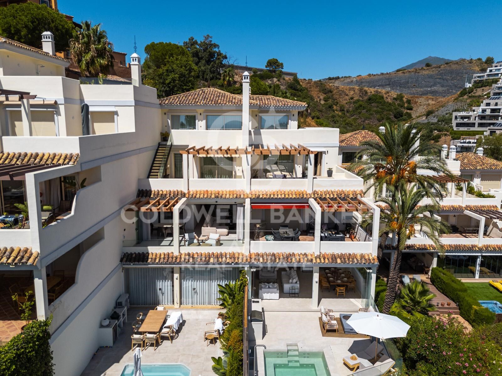 Elegantes Appartement mit Panoramablick in Nueva Andalucía, Marbella