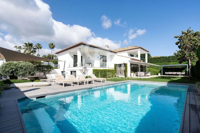 Belle villa familiale dans la vallée du golf de Nueva Andalucia, Marbella