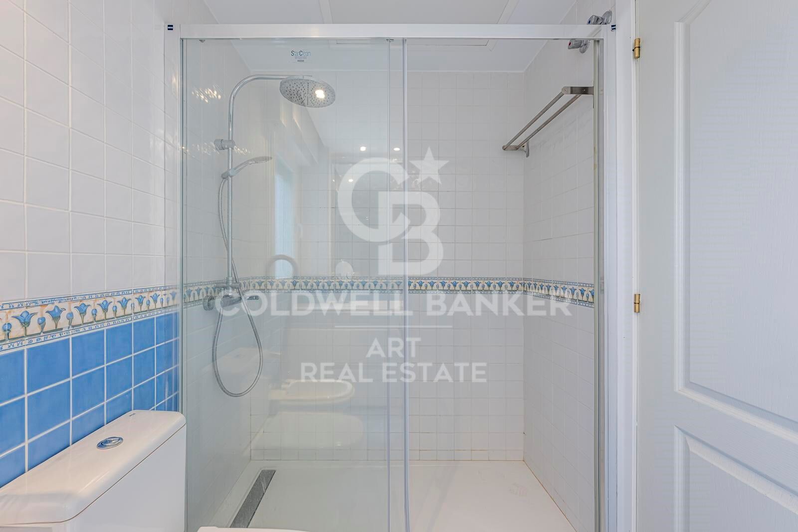 Appartement de 4 chambres avec vue sur la piscine à deux pas de la plage de Puerto Banús, Marbella