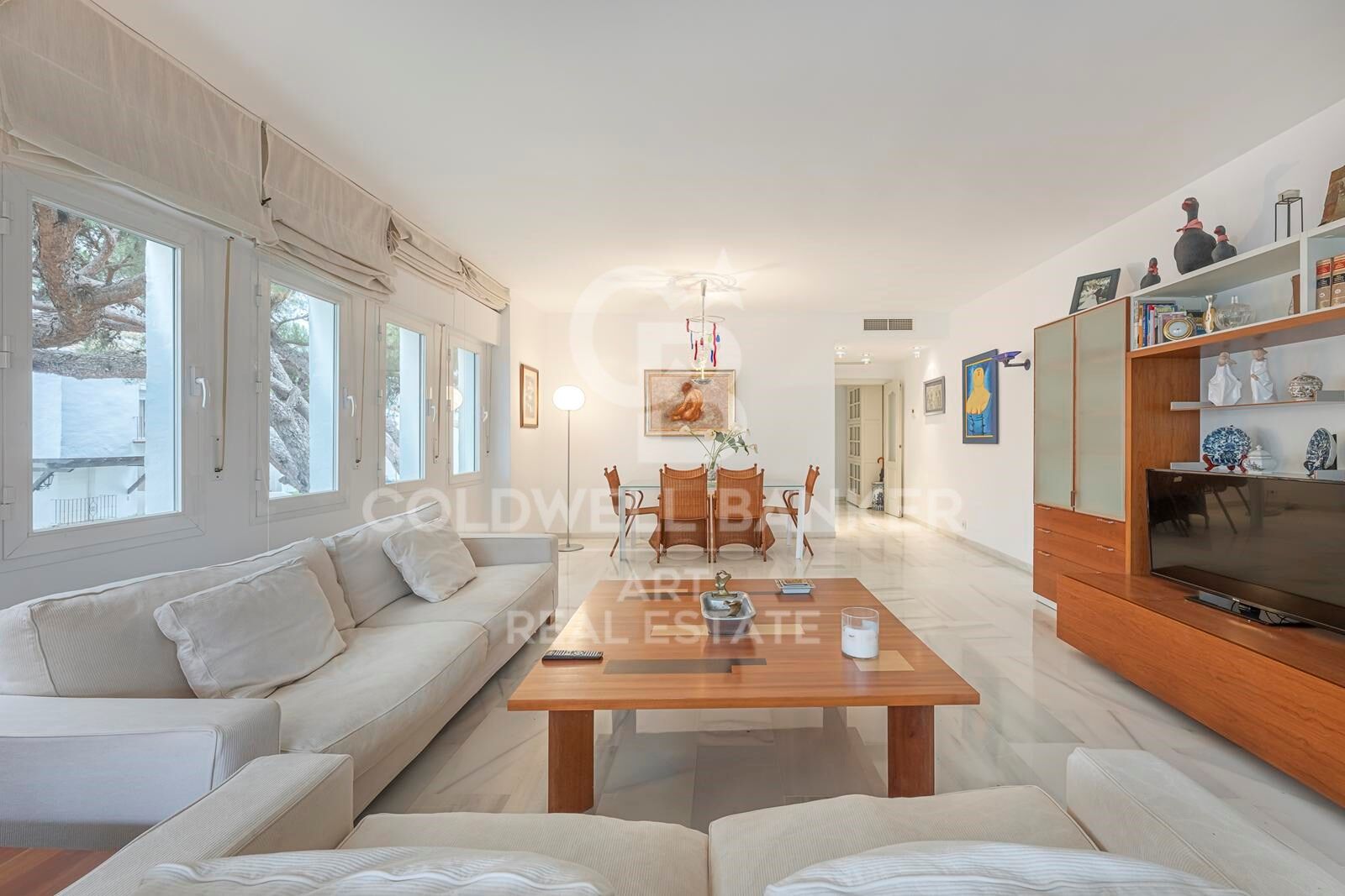 Apartamento de 4 dormitorios con vistas a la piscina a pocos pasos de la playa de Puerto Banús, Marbella