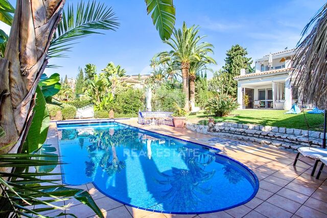 Elegant Andalusian-style villa with sea views in Marbesa, Marbella