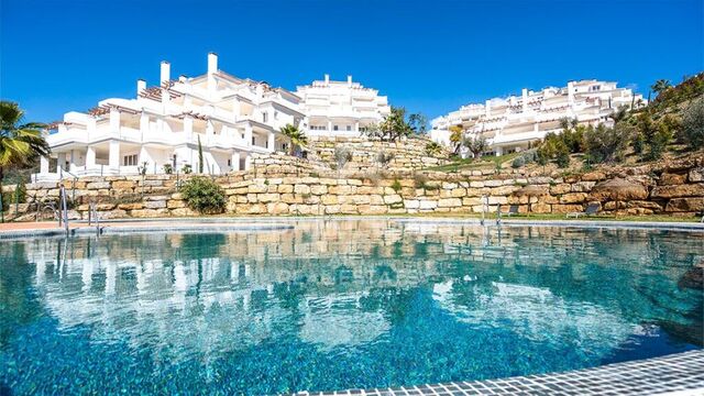 Apartments with sea views in Aloha, Marbella