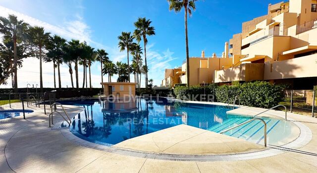 Luxury beachfront ground-floor apartment in Estepona