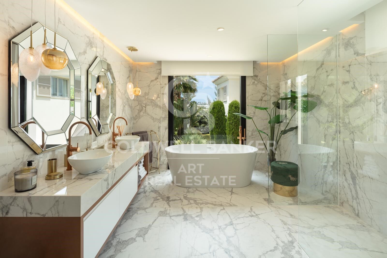 Majestuosa mansión en primera línea de golf en la prestigiosa zona de Aloha, Marbella