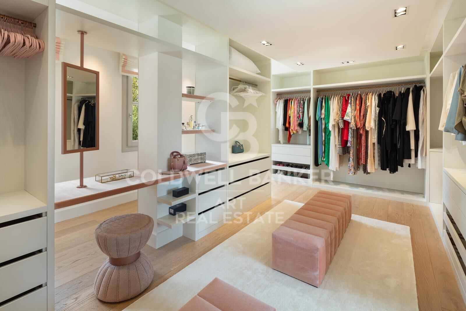 Elegant frontline golf mansion in Marbella's prestigious Aloha