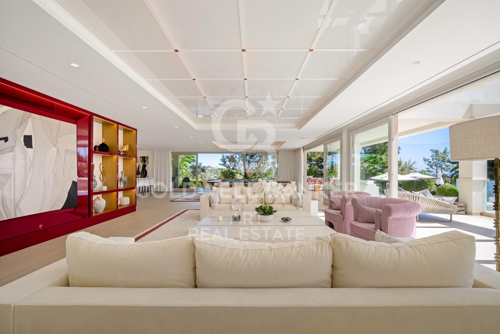 Elegant frontline golf mansion in Marbella's prestigious Aloha