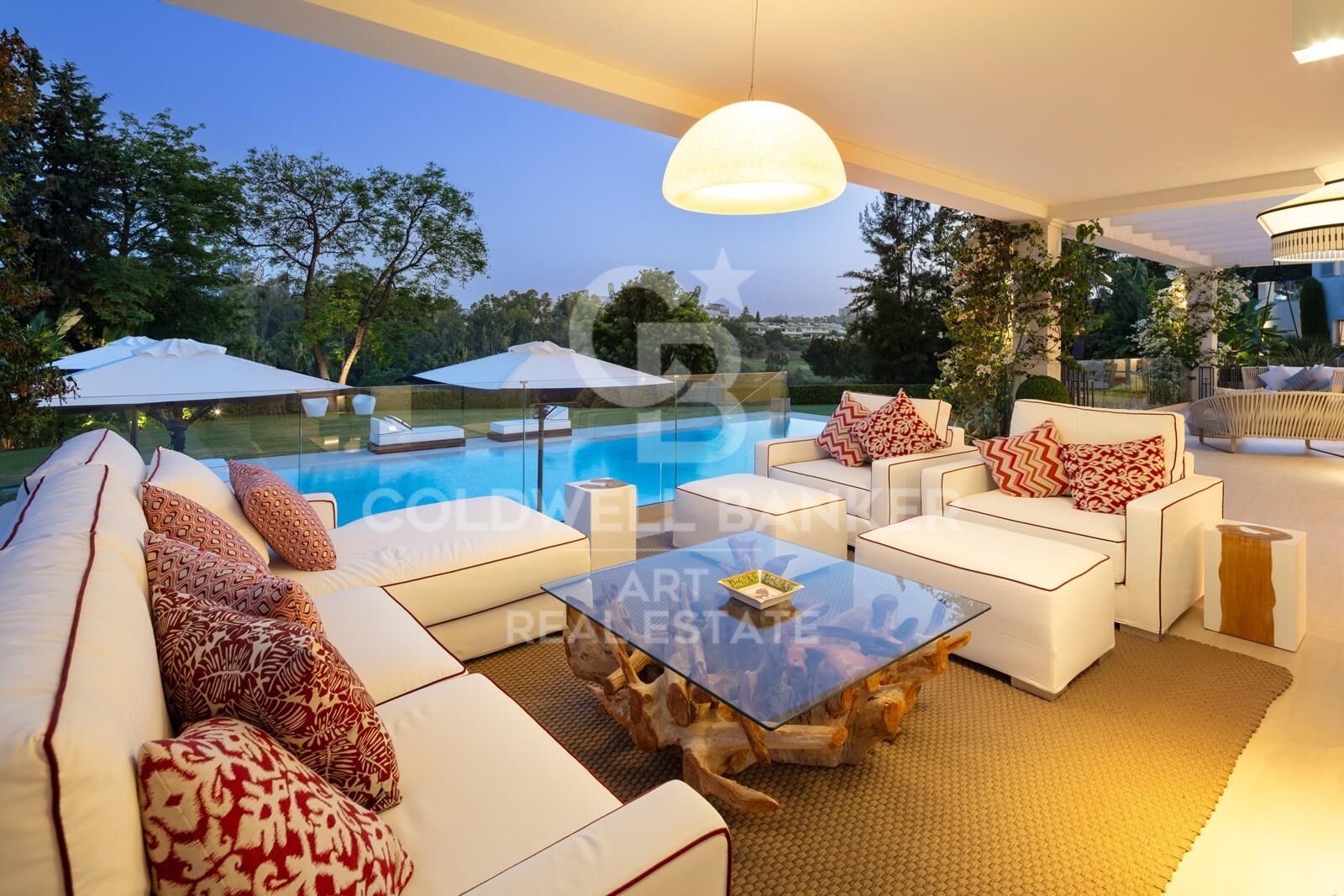 Majestuosa mansión en primera línea de golf en la prestigiosa zona de Aloha, Marbella