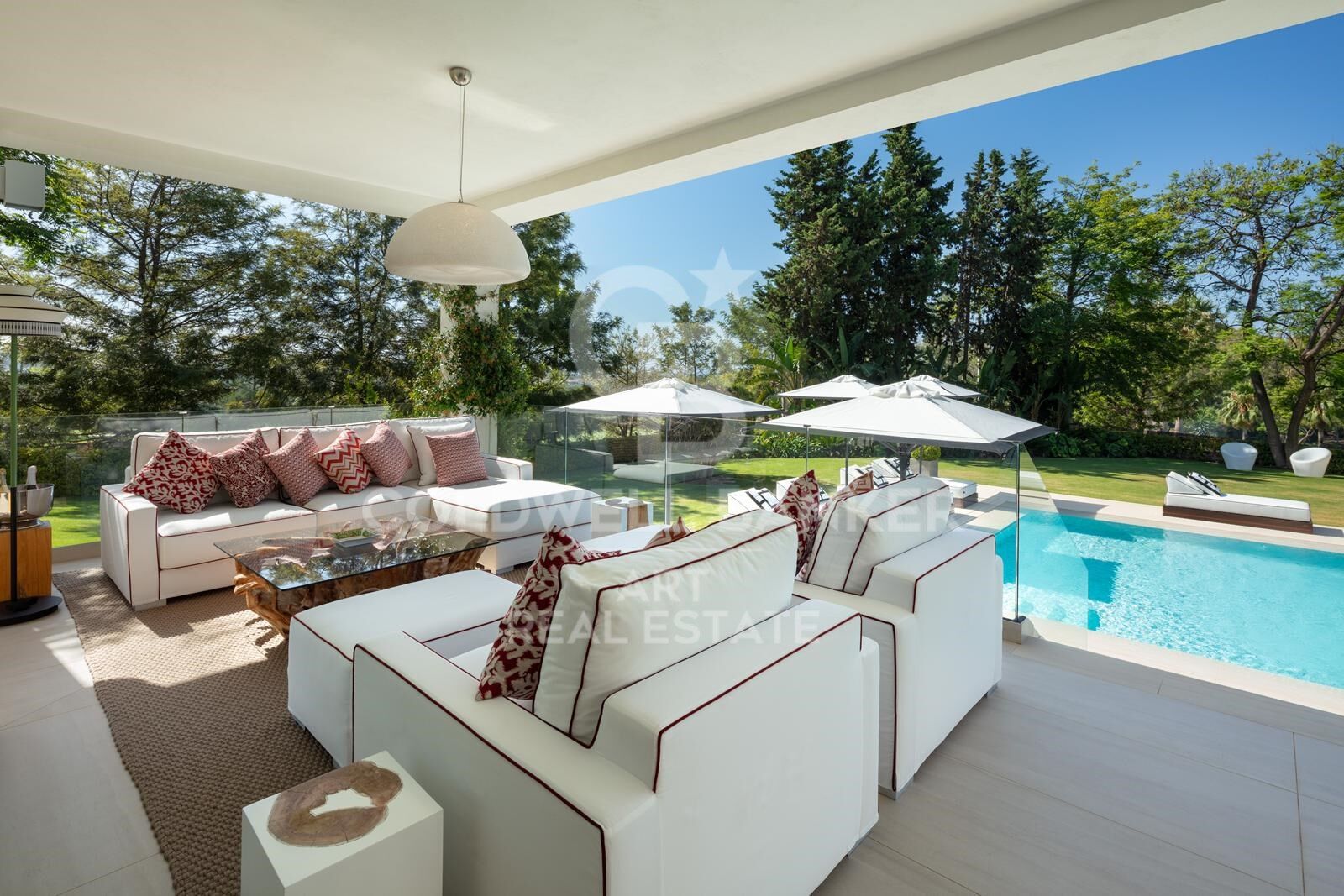 Majestueuse villa en première ligne de golf à Aloha, Marbella
