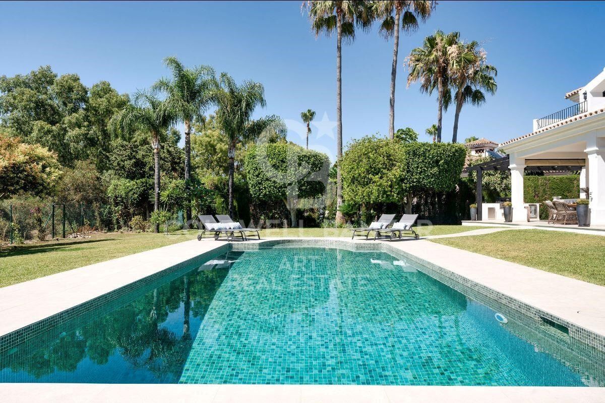 Elegant modern villa with Scandinavian flair in Monte Biarritz, Estepona