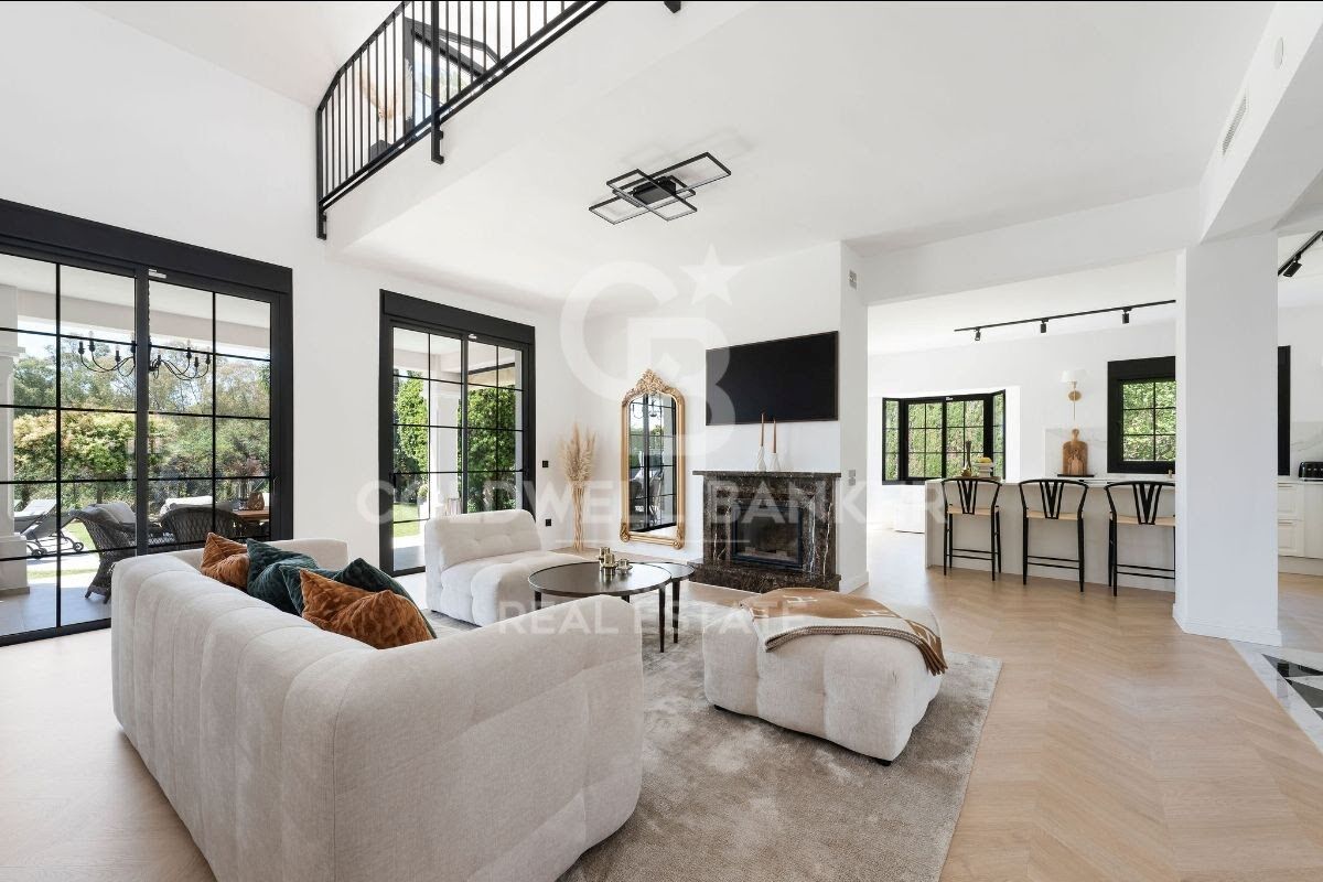 Elegante villa moderna con estilo escandinavo en Monte Biarritz, Estepona