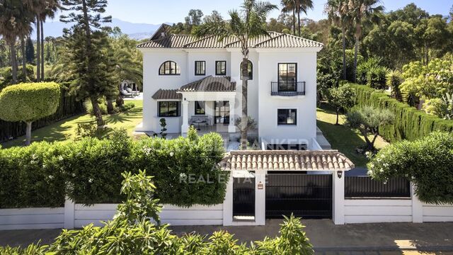 Elegante villa moderna con estilo escandinavo en Monte Biarritz, Estepona