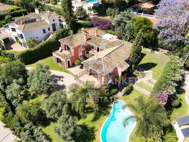 Andalusian villa with mountain views in Las Brisas, Nueva Andalucía