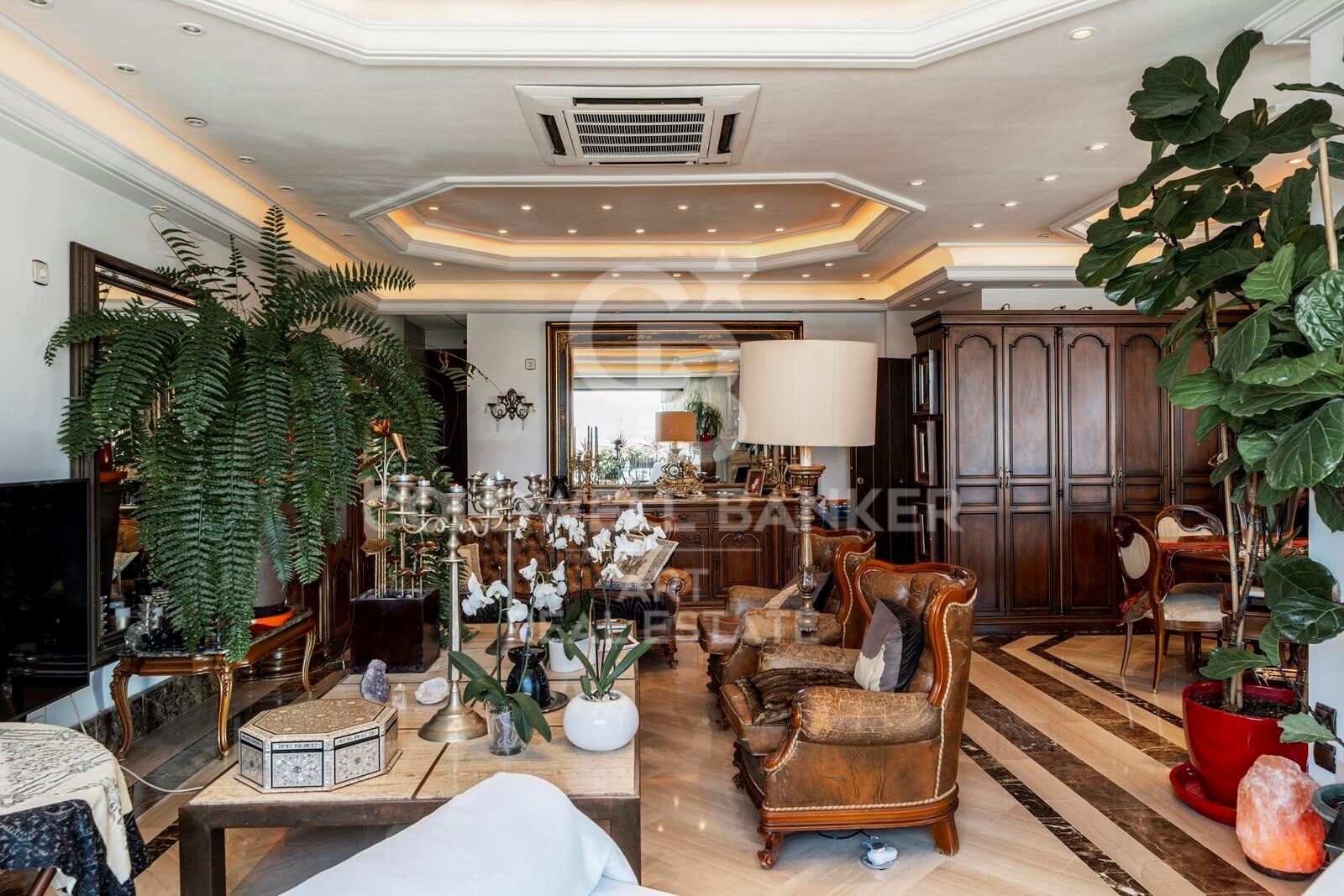 Iconic frontline duplex in Puerto Banús - Benabola Marina living, Marbella