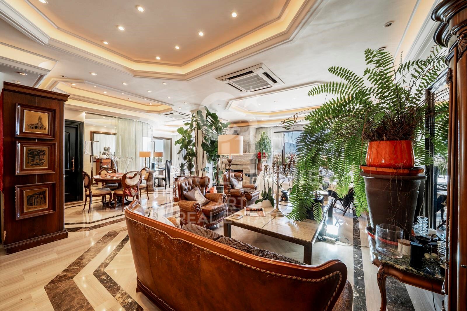 Iconic frontline duplex in Puerto Banús - Benabola Marina living, Marbella