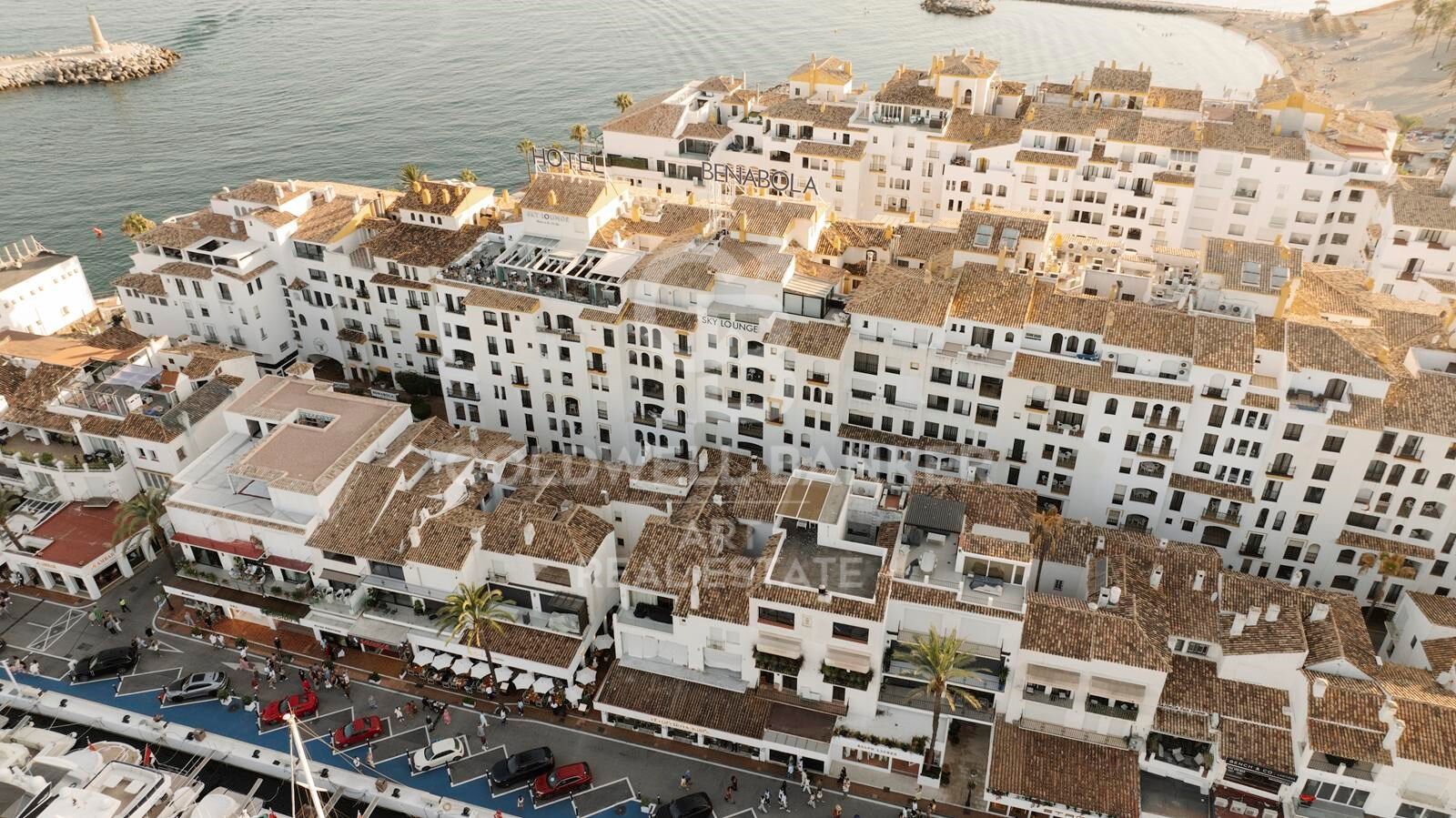 Legendäres duplex-apartment in erster Linie - Benabola, Puerto Banús, Marbella