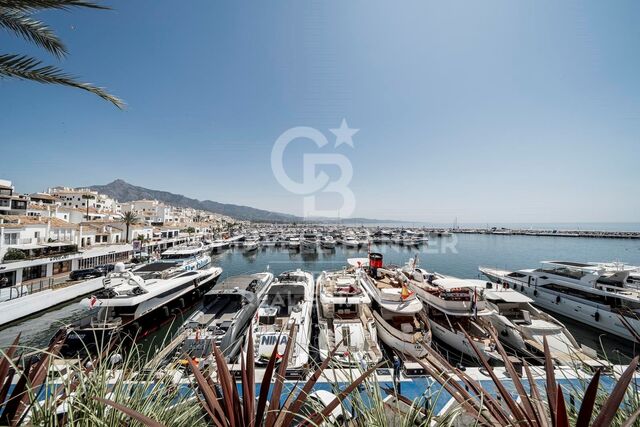 Iconic frontline duplex in Puerto Banús - Benabola Marina living, Marbella