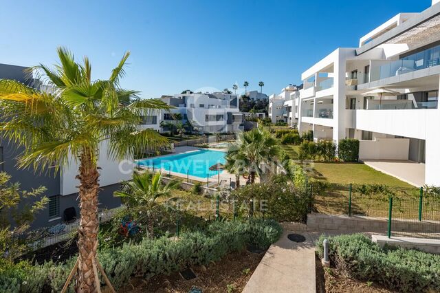 Modern apartment with stunning mountain views - Selwo, Estepona