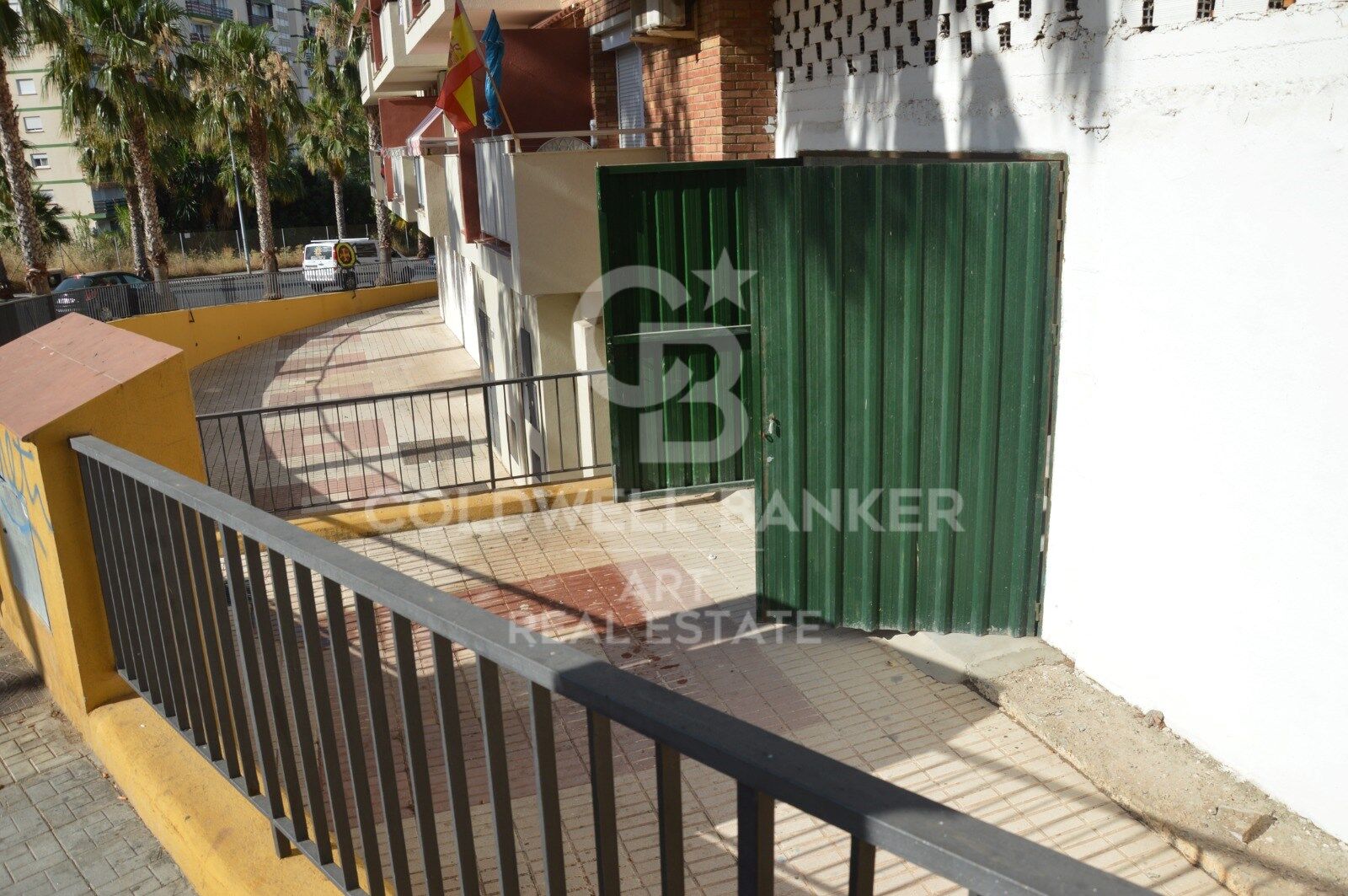 Commercial premises with potential, 500 metres from the beach in Benalmádena