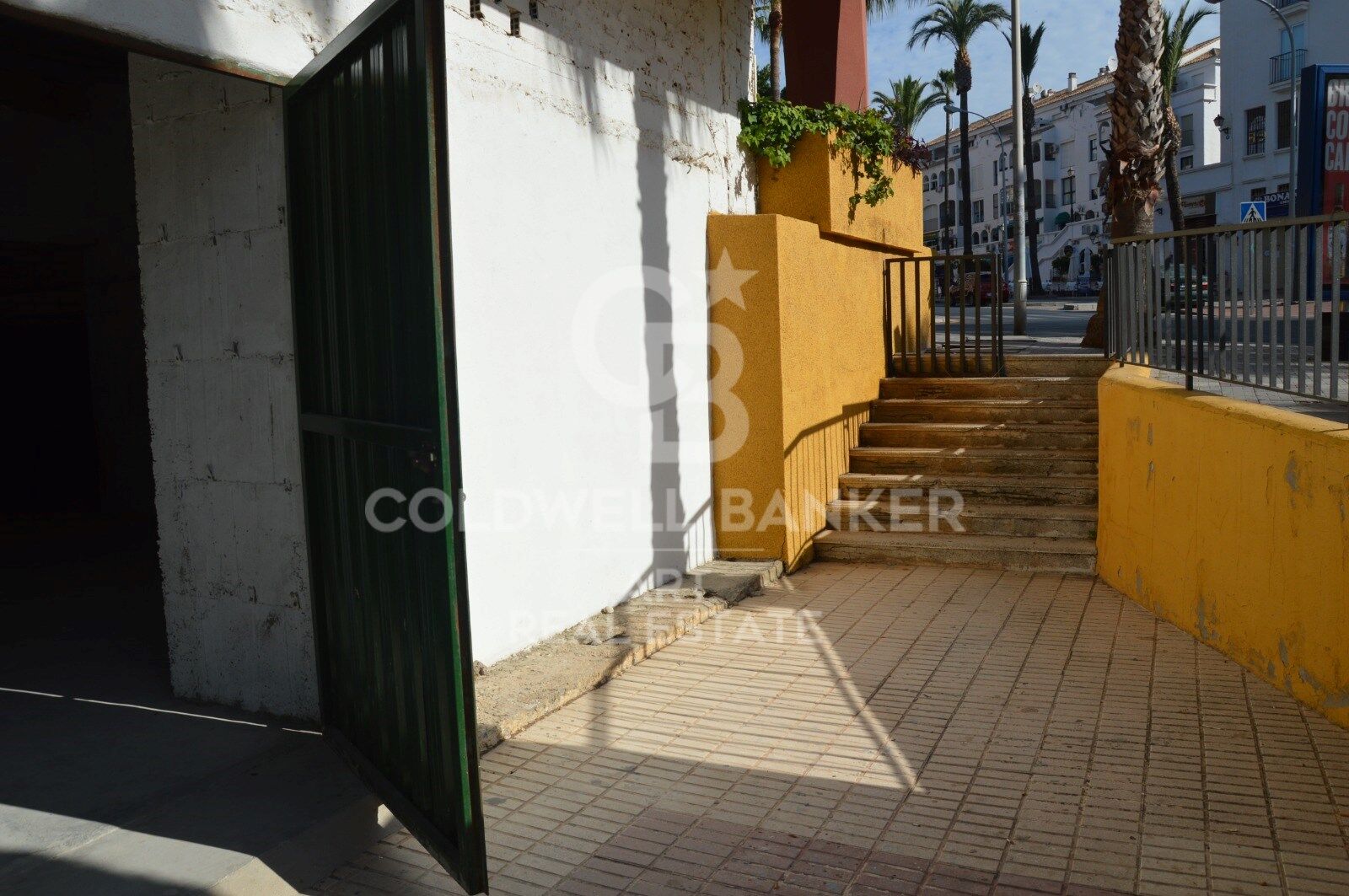 Commercial premises with potential, 500 metres from the beach in Benalmádena