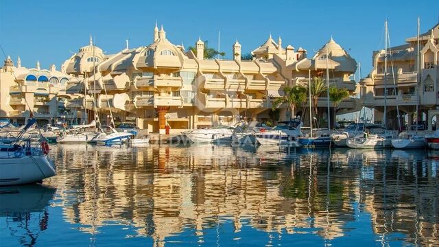 Commercial premises with potential, 500 metres from the beach in Benalmádena