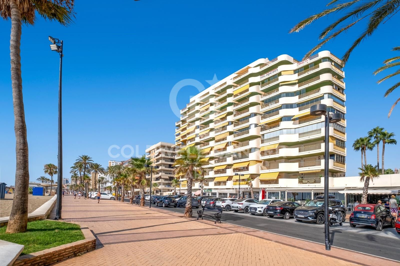 Una joya costera en primera línea de playa, Fuengirola
