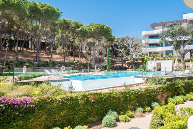 Apartamento contemporáneo de 2 dormitorios en alquiler de larga duración en Village Verde, La Reserva de Sotogrande
