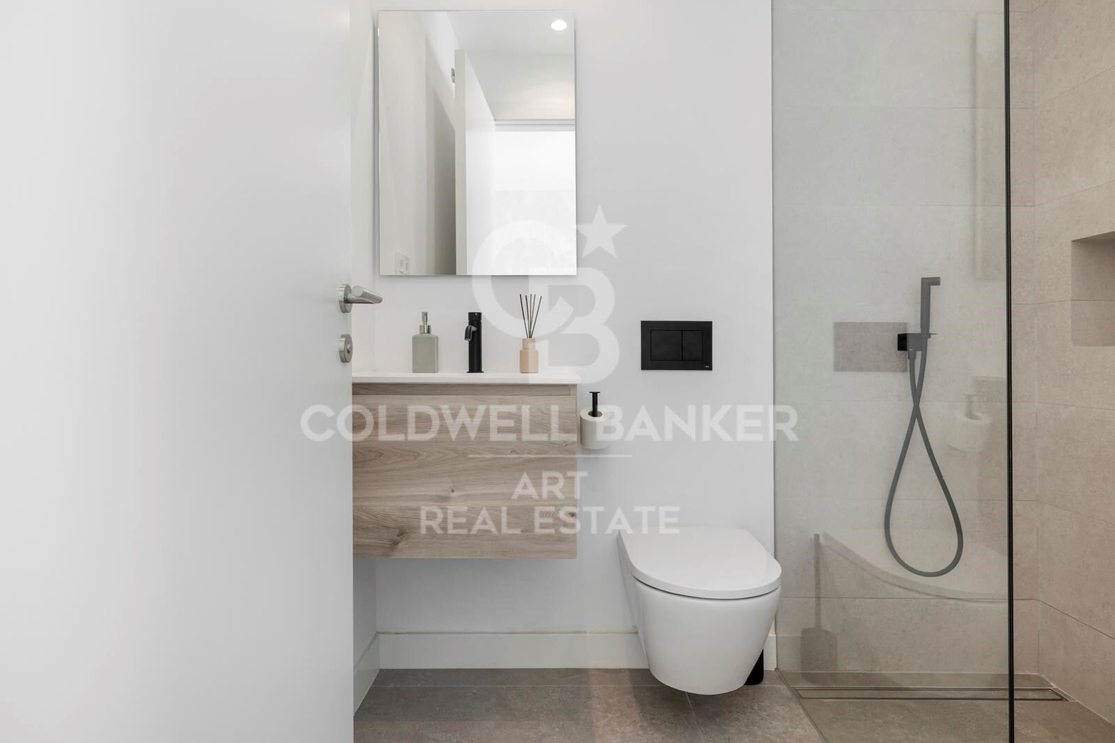 Modern elegance by the sea - luxury villa just 300m from the beach, Marbesa, Marbella