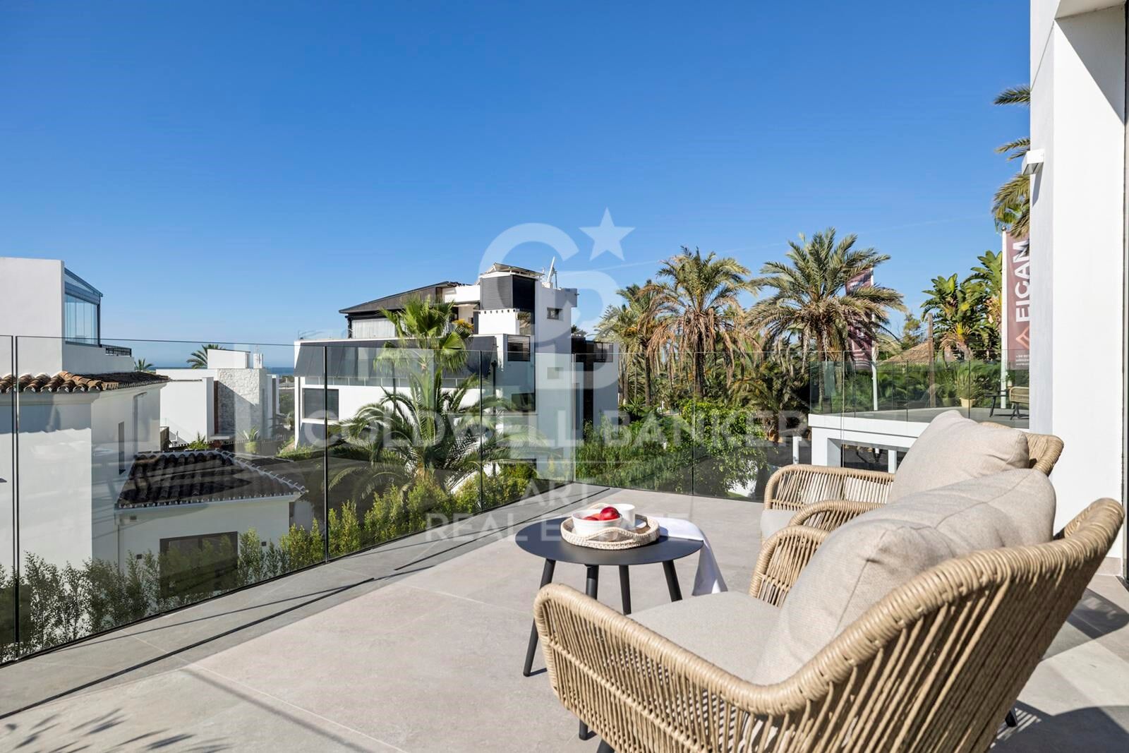 Modern elegance by the sea - luxury villa just 300m from the beach, Marbesa, Marbella