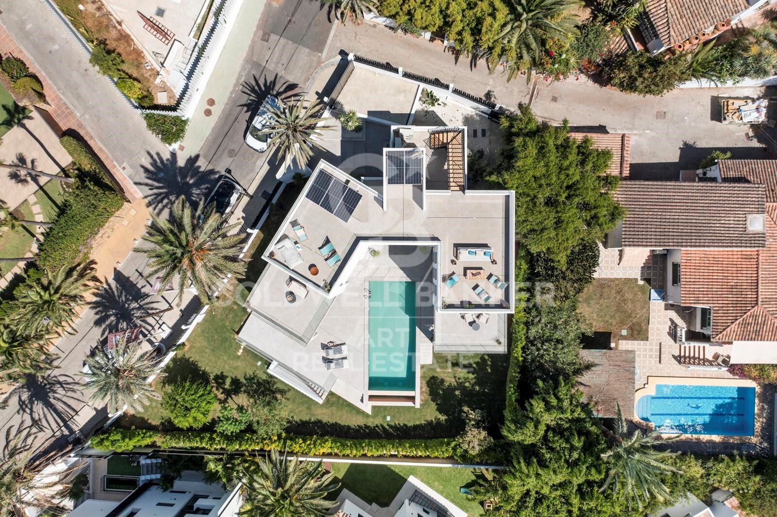 Modern elegance by the sea - luxury villa just 300m from the beach, Marbesa, Marbella