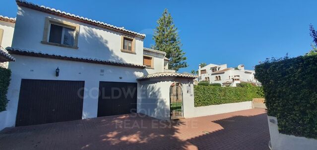 Semi-detached villa in an exclusive area of the Bay of Jávea