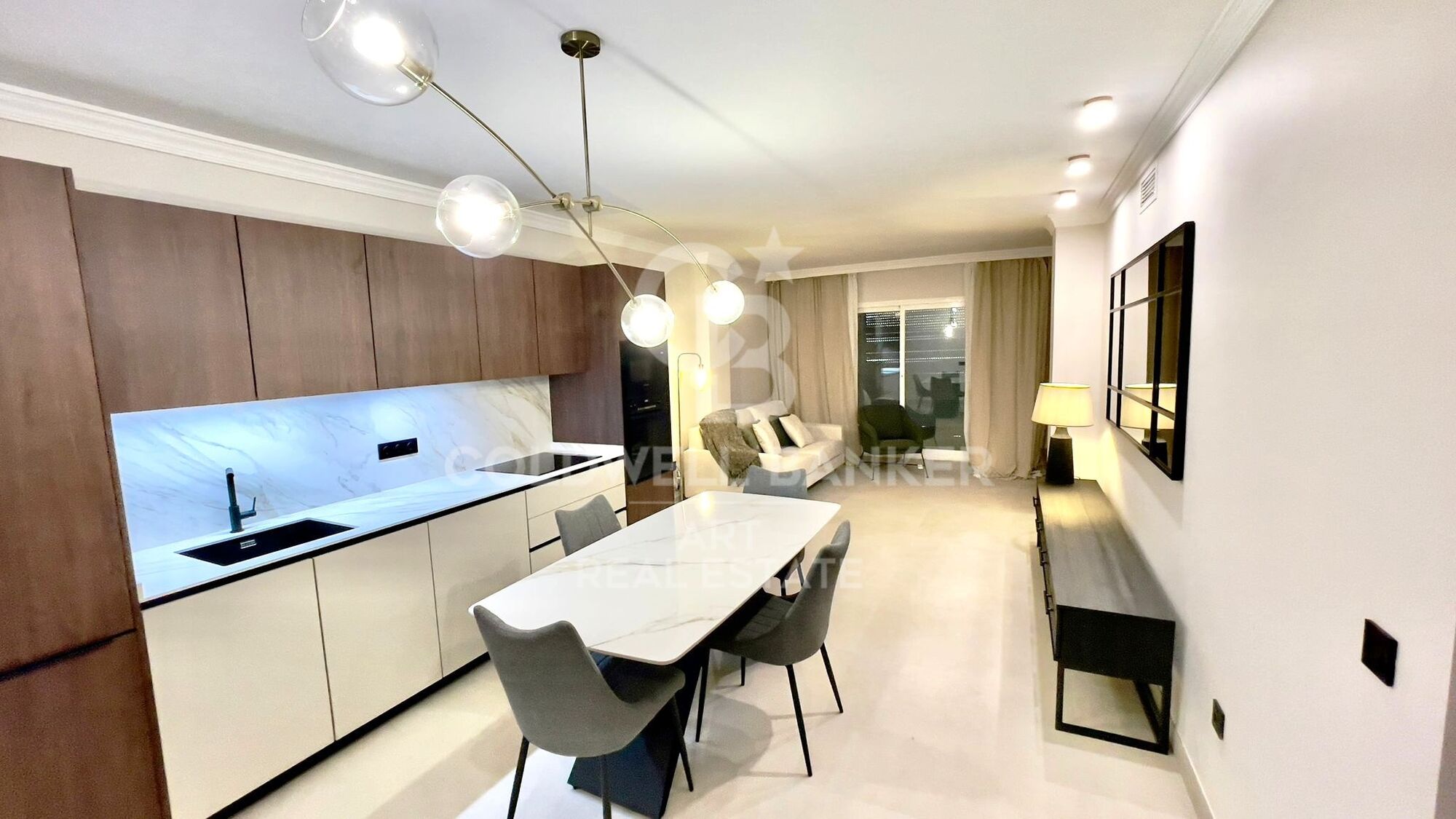 Spectacular, fully renovated ground floor apartment just a few metres from the beach in Marbella