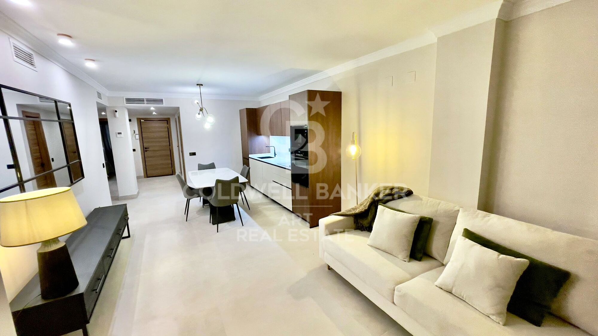 Spektakuläre, komplett renovierte Erdgeschosswohnung nur wenige Meter vom Strand in Marbella entfernt