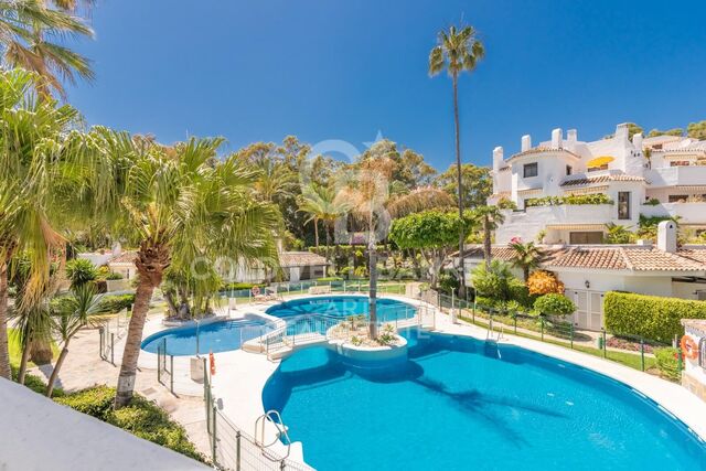 Elegantes Duplex-Penthouse nur wenige Schritte von den Stränden von Elviria entfernt, Marbella
