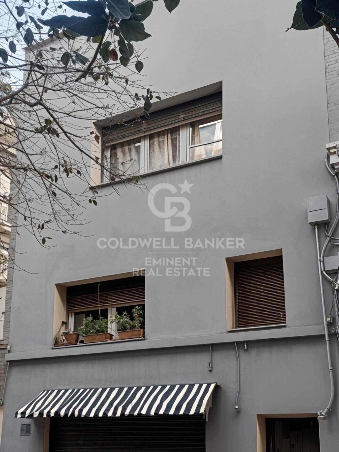 ZWEIGESCHOSSIGES GEBÄUDE ZUM VERKAUF, EIXAMPLE