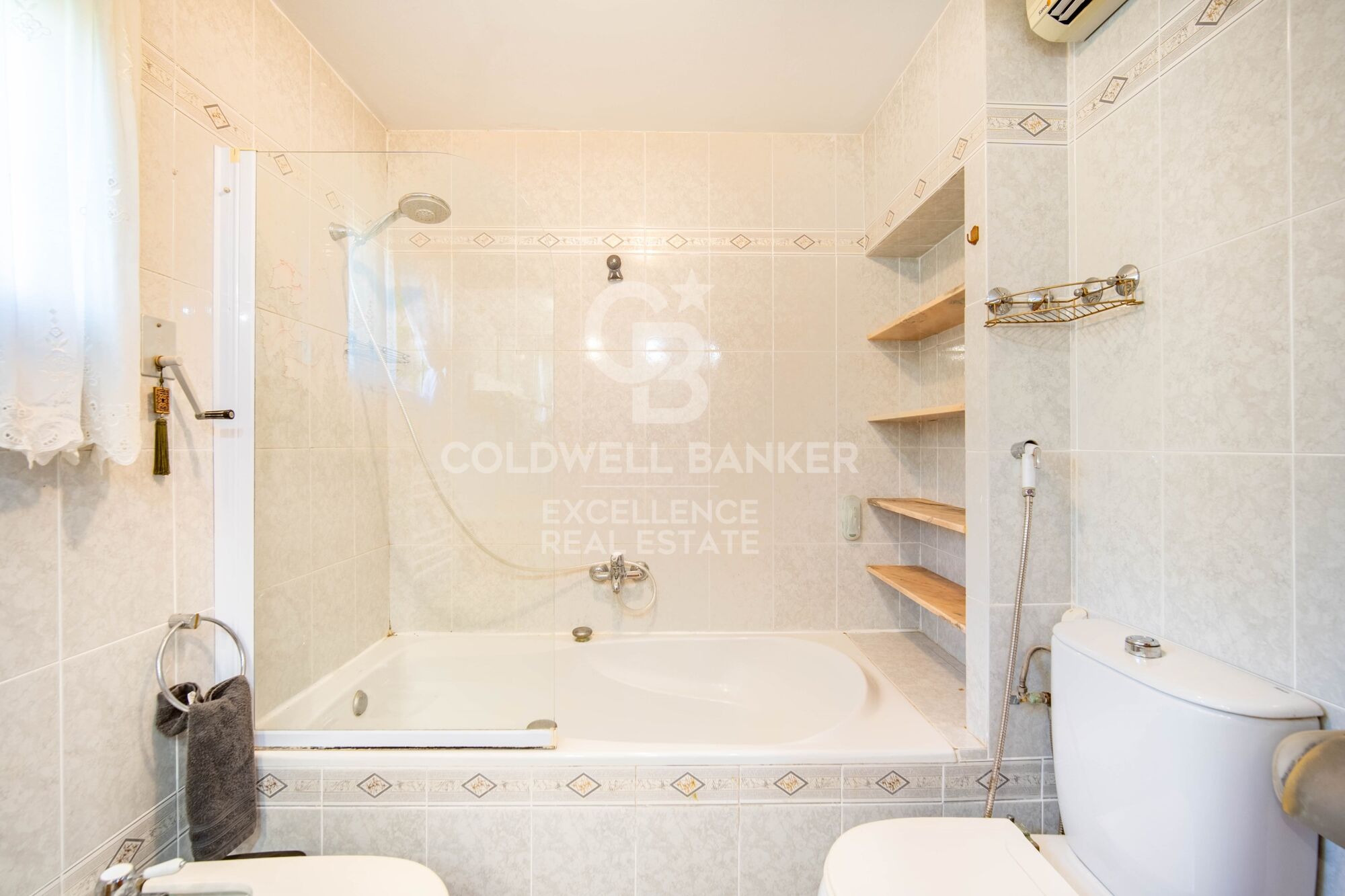 Villa spectaculaire à Monte Alcedo, Riba-roja de Túria, avec piscine et 7 pièces